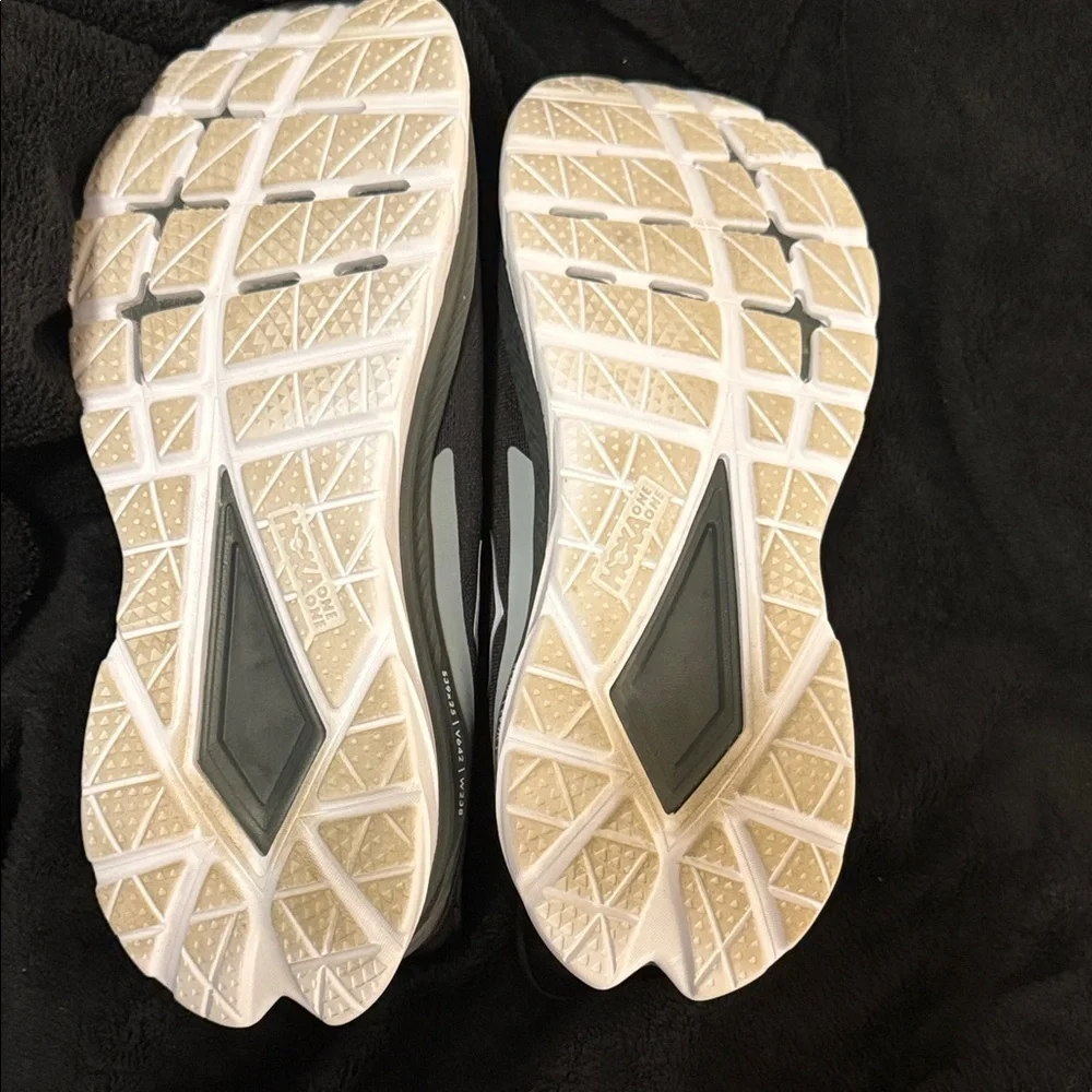 Hoka One One Mach 4 | Black & Dark Shadow | Size 10D like New condition.